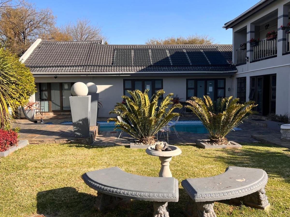 2 Op Terblanche Guesthouse ボックスバーグ エクステリア 写真