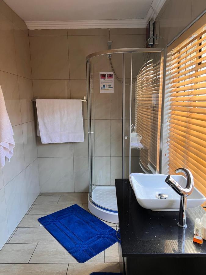 2 Op Terblanche Guesthouse ボックスバーグ エクステリア 写真
