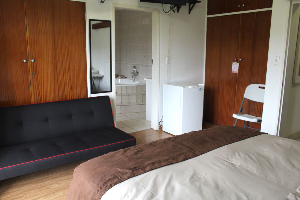 2 Op Terblanche Guesthouse ボックスバーグ エクステリア 写真